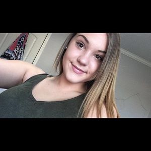 Meet your Posher, Chloe